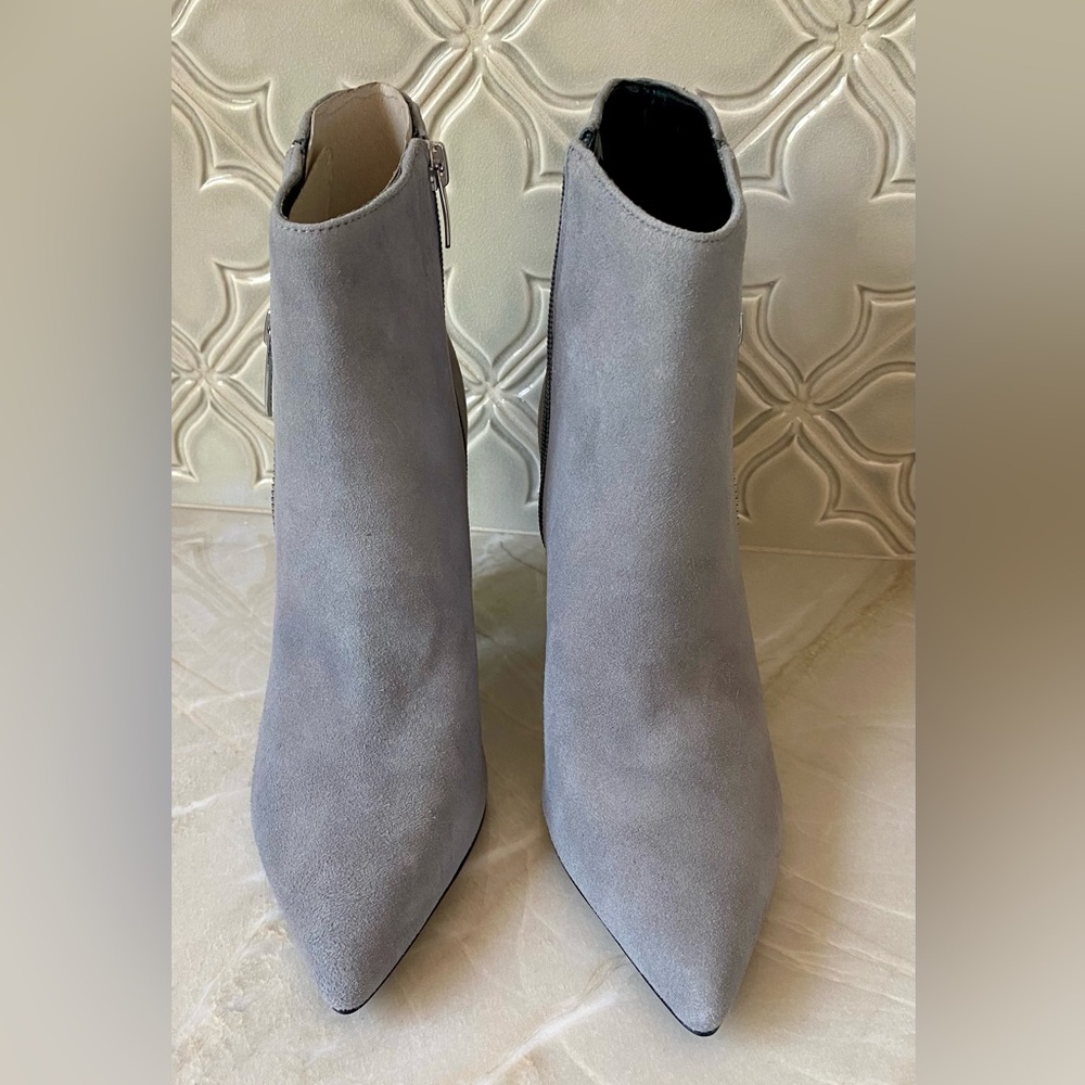 NEW Nine West Gray Suede Zipper Detail Ankle Boots 7 1/2 - Picture 2 of 5